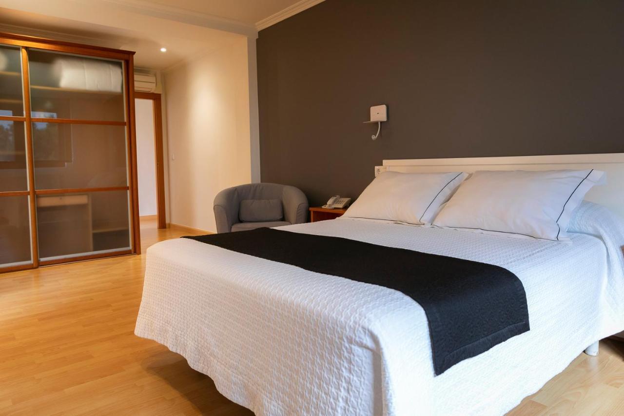 Hotel Lombina Пуэбла-дель-Караминьяль Экстерьер фото
